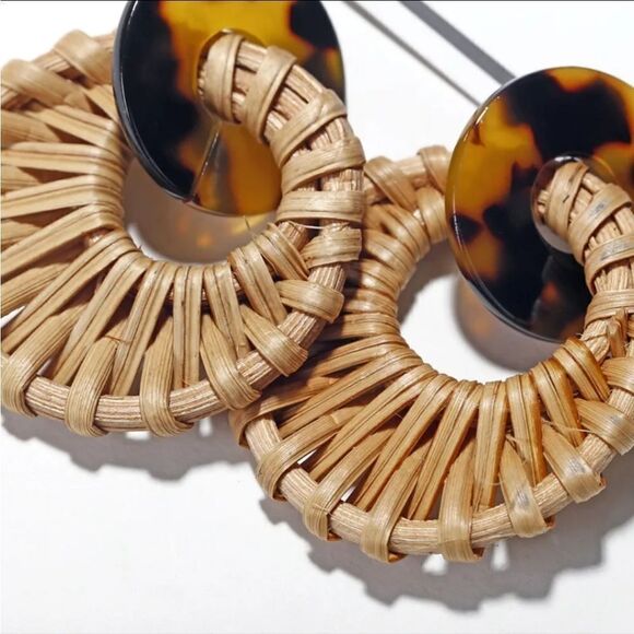 New Wicker/ rattan tortoise shell earrings - Picture 3 of 8